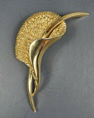 Vintage Crown Trifari Gold Toned Brooch Abstract Floral Lily Leaf 1955 - 1969 Euc