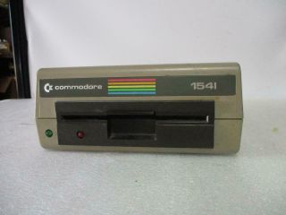 Commodore Model 1541 5.  25 " Floppy Disk Drive (b410)
