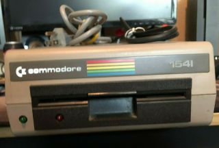 Commodore 1541 5.  25 " Floppy Disk Drive
