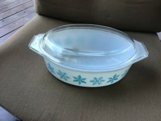 Vintage Pyrex White / Blue Snowflake 2 1/2 Quart Dish W/ Lid