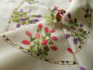 VINTAGE HAND EMBROIDERED TABLECLOTH - CIRCLE OF PINK & LILAC FLOWERS 2