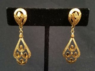 Vintage Signed Crown Trifari Gold Tone Clip On Dangle Earrings