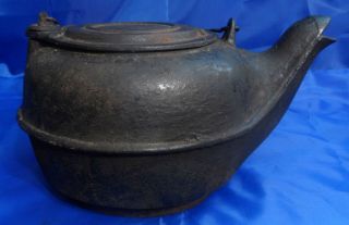 Antique Vintage Cast Iron 7 Tea Pot Or Water Kettle W/ Lid & Hanging Handle