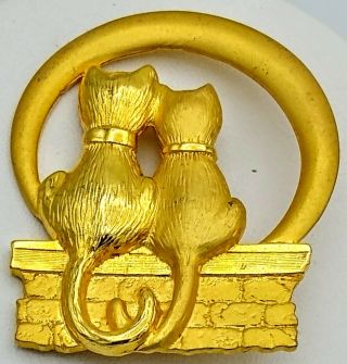 Vintage Brooch Signed Jj Two Kitty Cats Looking At The Moon Gold Tone Pin