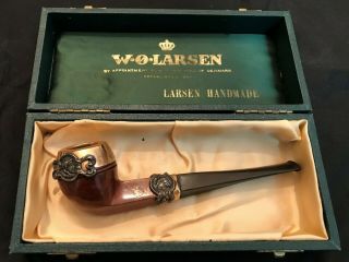 Cased W.  O.  Larsen Estate Bulldog Pipe With Ornate Bowl And Shank Motifs