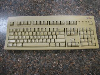 Vintage Radius 12b Macally Mk 105x Keyboard -