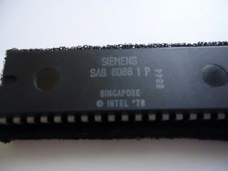 Siemens SAB 8088 I P processor IC chip (c) Intel 3