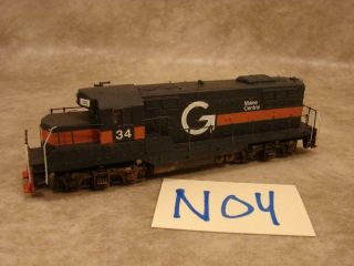 N04b Vintage Ho Scale Train Diesel Engine 34 Maine Central Weathered