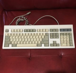 Vintage Tandy Computer Keyboard Model 8858052a - Clacky Keys