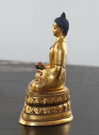 Antique Chinese Tibetan gilt bronze Buddha,  18th century,  Qing Dynasty, . 3