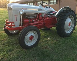 Ford 600 1955 Grey And Red Antique Farm Tractor