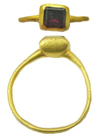 16th Century Renaissance Tudor Period Gold And Table Cut Garnet Ring Size 6 3/4