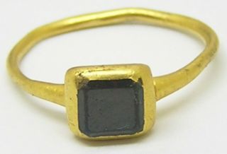 16th century Renaissance Tudor period gold and table cut garnet ring size 6 3/4 2