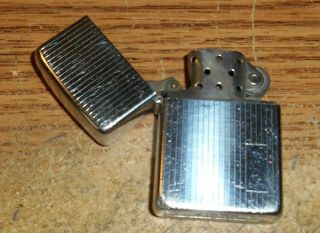 LATE 1940S/EARLY 1950S ZIPPO FULL SIZE LIGHTER WITH PINSTRIPE DESIGN 3