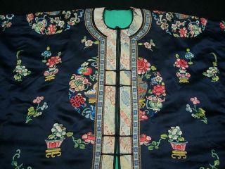 AN ANTIQUE CHINESE EMBROIDERED MID - NIGHT BLUE SILK ROBE JACKET 2