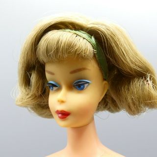Barbie Vintage American Girl Pink Skin Side Part Ash blonde 1070 de 1966 2