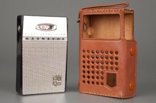 1960s Vintage Magnavox 2 - Am - 80 8 Transistor Radio - With Case