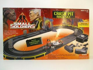 Vintage 1998 Kenner Small Soldiers Crash Pit Race Track Slot Cars -