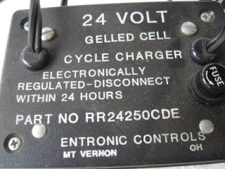Vintage Entronic Controls 24v Gelled Cell Regulated Cycle Charger RR24250CDE 2