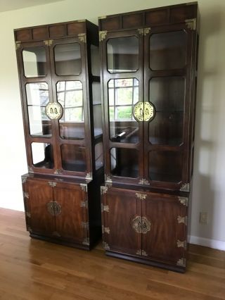 Pair Henredon Asian Curio Cabinets Display Hutch Shelf Mahogany Chippendale