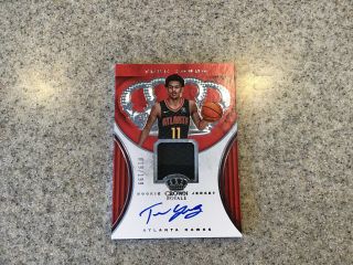 2018 - 19 Panini Crown Royale Trae Young Rc Rookie Jersey,  On Card Auto 19/199