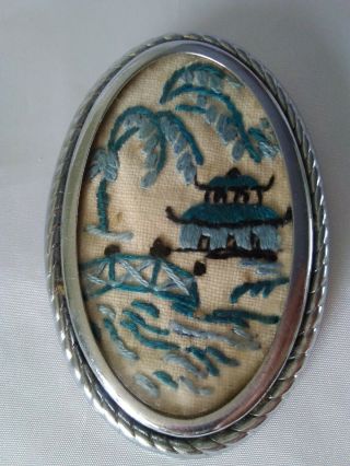 Vintage 1940s Art Deco Hand Embroidered Blue & White Willow Pattern Brooch