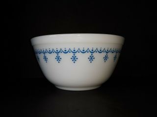 Vintage Pyrex White With Blue Garland Snowflake 1 1/2 Quart Mixing Bowl 402