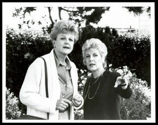 1988 Angela Lansbury & Gloria Dehaven On Murder She Wrote Vintage Photo