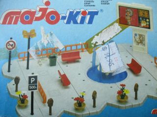 Vintage (1983) Majorette Majo - Kit 702 Town Fountain Construction Playset