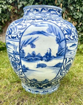 Transitional Period Chinese Antique Porcelain Jar With Figures 17th Centuries 2