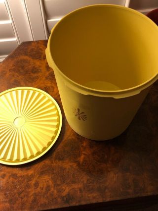 Mid Century Vintage Set of 4 Tupper Ware Yellow Floral Canisters and Lids 3