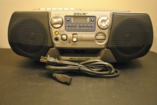 Sony Cfd - V17 Cd Am/fm Radio Cassette Mega Bass Boombox Silver Vintage