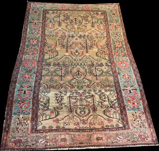 A Stunning Antique Usual 4 ' x 6 ' Serapi Rug 2