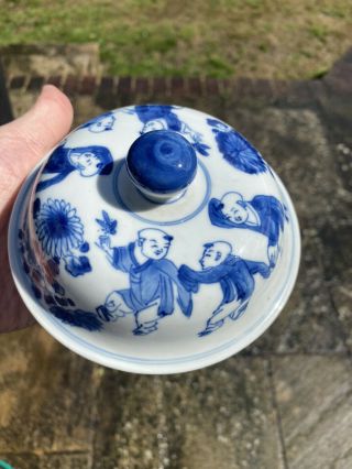 A Rare 17th Century Kangxi Period Chinese Blue And White Cover