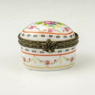 Vintage Porcelain Art Limoges China - Flower Decorated Pill Or Trinket Box