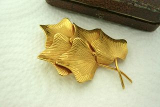 VINTAGE JEWELLERY SIGNED CORO GOLD TONE LEAF BROOCH PIN LOVELY 2