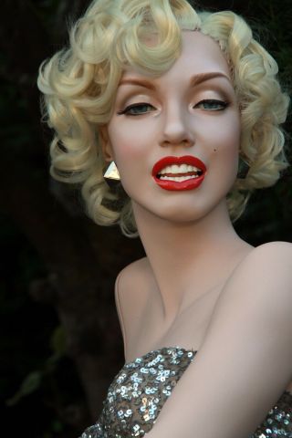 Marilyn Monroe Vintage Mannequin with Rootstein body 3