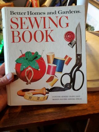 Vintage 1972 Better Homes & Gardens Sewing Book 5 Ring Binder With Dividers