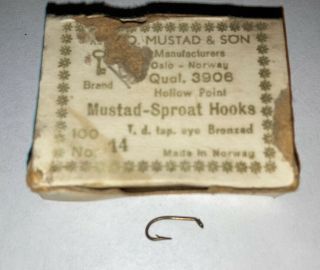 Vintage Mustad Sproat Fishing Hooks For Fly Tying Size 14 Qual 3906
