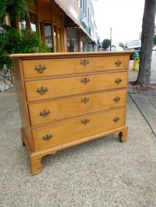Outstanding England Maple Chest Of Drawers 18th Century 3