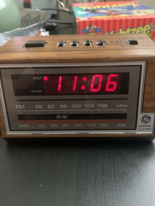 Vintage Ge Digital Alarm Clock Radio Am/fm Model 7 - 4601a Woodgrain -