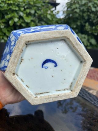A rare 17th century KangXi period Chinese blue and white vase 2