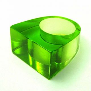 Vintage Italian Green Lucite Ring - Old Stock Size 5.  5 2