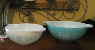 2 Vintage Pyrex Amish Butterprint Cinderella Nesting Bowls Blue 443 444