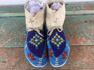 Antique Northern Basin / Plateau Fully Beaded Moccasins N R.  2.