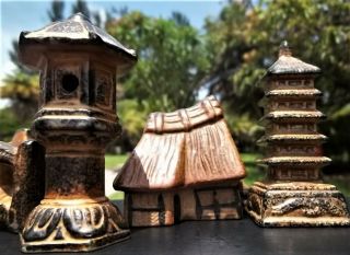 Vintage Japanese Napcoware Clay Miniatures - Pagoda,  Lanterns,  Torii Gate,  Etc.