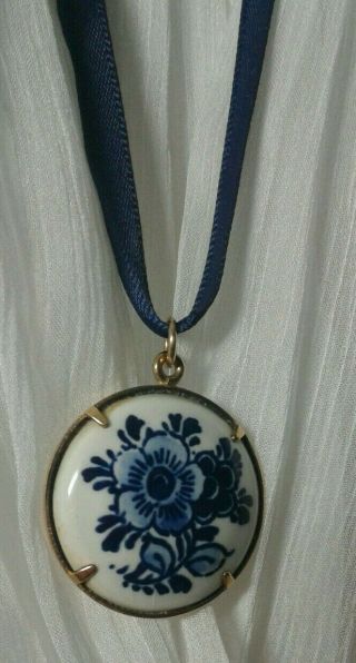 Vintage Anson 12k GF Gold Filled Flow Blue Floral Porcelain Round Pendant 3