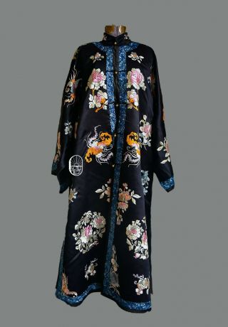 Antique Chinese 1920s Qing Dynasty Silk Embroidered Floral Motif Robe Vintage 2