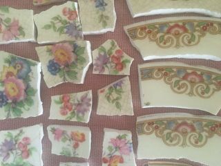 Broken China Mosaic Tiles Vintage Grindly Flowers,  Borders Pattern Marjorie