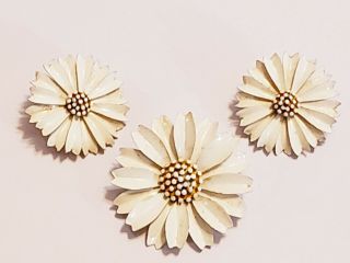 Vintage Trifari 1960s White Enamel Mod Flower Brooch And Clip - On Earring Set